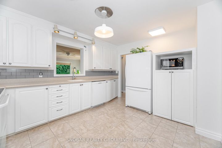 Photo 10 at 154 Maplewood Road, Mineola, Mississauga