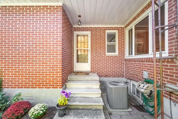 Photo 19 at 154 Maplewood Road, Mineola, Mississauga
