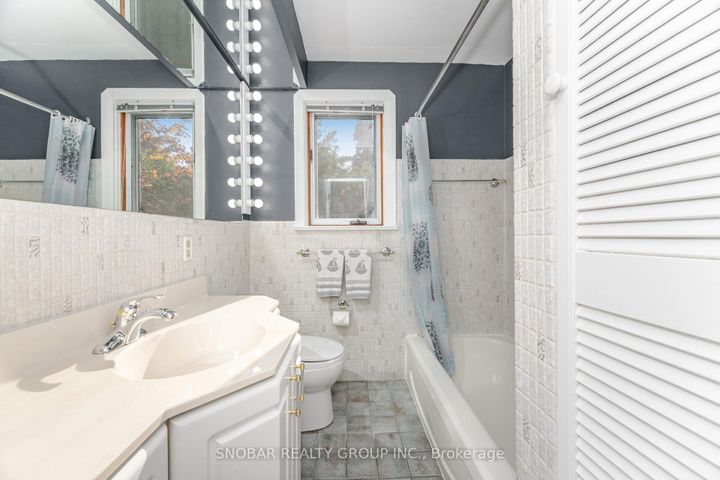 Photo 26 at 154 Maplewood Road, Mineola, Mississauga