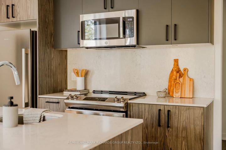 Photo 3 at 52 - 35 Birchcliff Avenue, Cliffside, Toronto