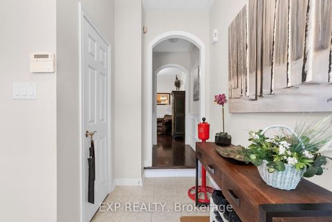 Photo 2 at 24 - 450 Worthington Avenue, Oak Ridges Lake Wilcox, Richmond Hill