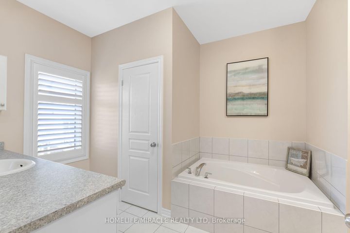 Photo 22 at 26 Fitzgibson Street, Credit Valley, Brampton