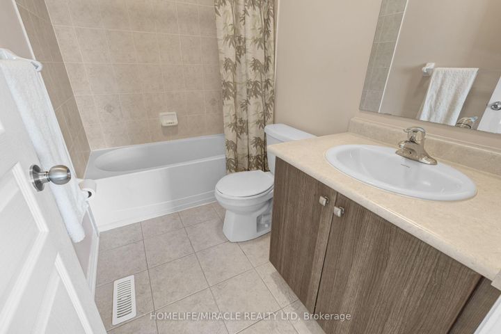 Photo 34 at 26 Fitzgibson Street, Credit Valley, Brampton