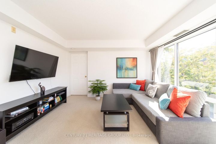 Photo 4 at 303 - 211 Randolph Road, Leaside, Toronto