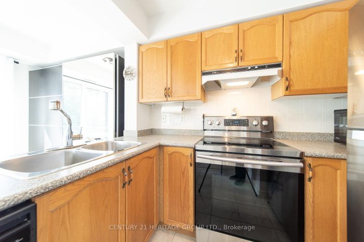 Photo 11 at 303 - 211 Randolph Road, Leaside, Toronto