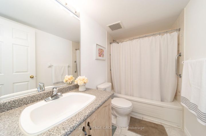 Photo 17 at 303 - 211 Randolph Road, Leaside, Toronto