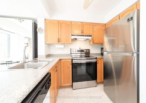 Photo 10 at 303 - 211 Randolph Road, Leaside, Toronto