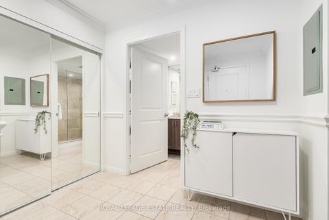 Photo 3 at 313 - 900 Mount Pleasant Road, Mount Pleasant West, Toronto