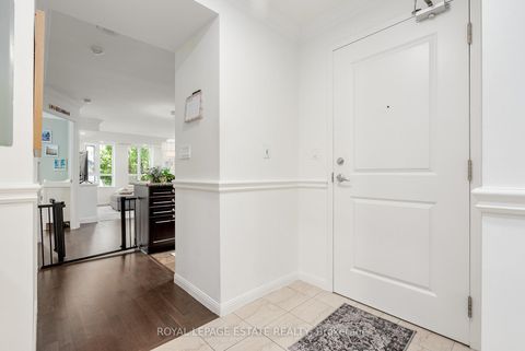 Photo 4 at 313 - 900 Mount Pleasant Road, Mount Pleasant West, Toronto