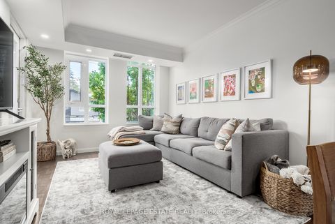 Photo 9 at 313 - 900 Mount Pleasant Road, Mount Pleasant West, Toronto