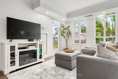 Photo 11 at 313 - 900 Mount Pleasant Road, Mount Pleasant West, Toronto