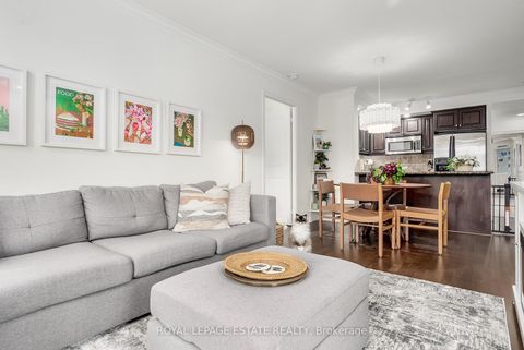 Photo 13 at 313 - 900 Mount Pleasant Road, Mount Pleasant West, Toronto