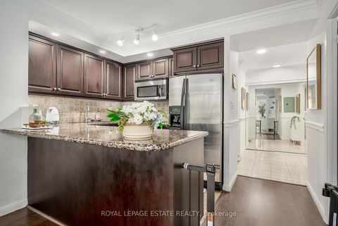 Photo 17 at 313 - 900 Mount Pleasant Road, Mount Pleasant West, Toronto