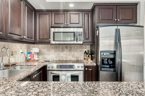 Photo 18 at 313 - 900 Mount Pleasant Road, Mount Pleasant West, Toronto