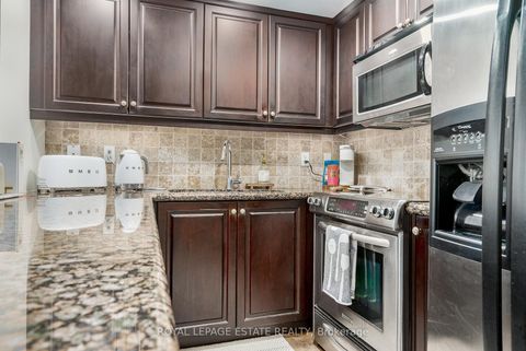 Photo 19 at 313 - 900 Mount Pleasant Road, Mount Pleasant West, Toronto
