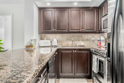 Photo 20 at 313 - 900 Mount Pleasant Road, Mount Pleasant West, Toronto