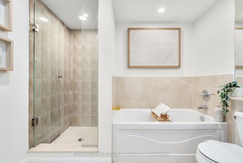 Photo 27 at 313 - 900 Mount Pleasant Road, Mount Pleasant West, Toronto