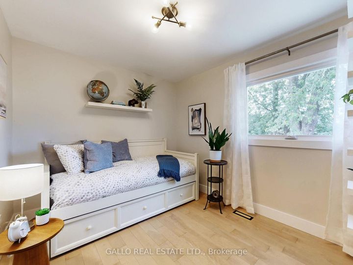 Photo 16 at 17 Sir Caradoc Place, Markham Village, Markham