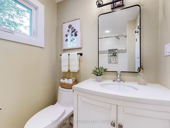 Photo 18 at 17 Sir Caradoc Place, Markham Village, Markham