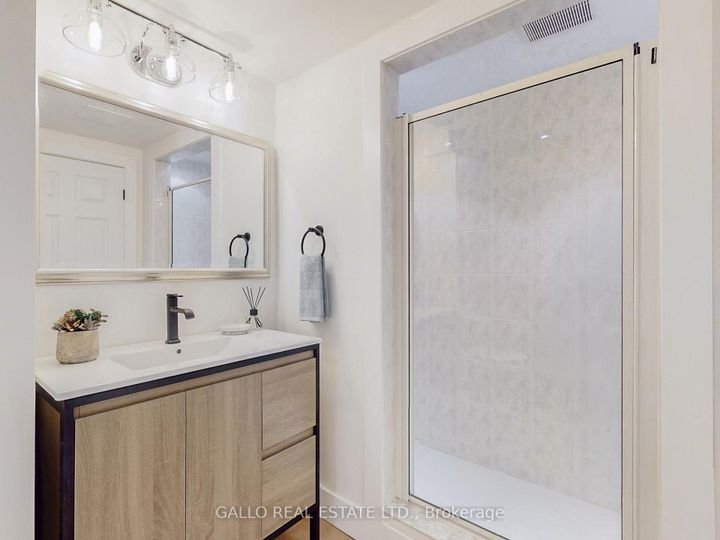 Photo 23 at 17 Sir Caradoc Place, Markham Village, Markham