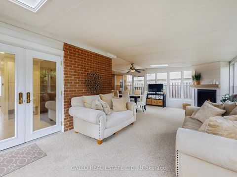 Photo 11 at 17 Sir Caradoc Place, Markham Village, Markham