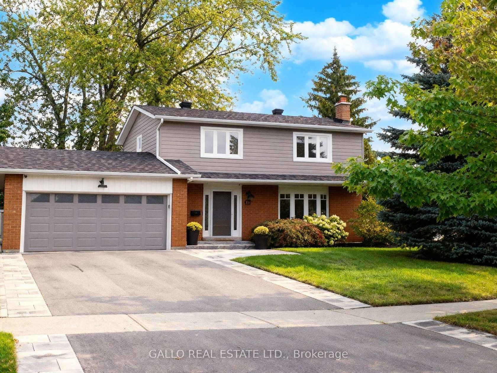 17 Sir Caradoc Place, Markham Village, Markham 2