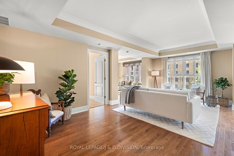 Photo 2 at 303 - 33 Delisle Avenue, St. Clair, Toronto
