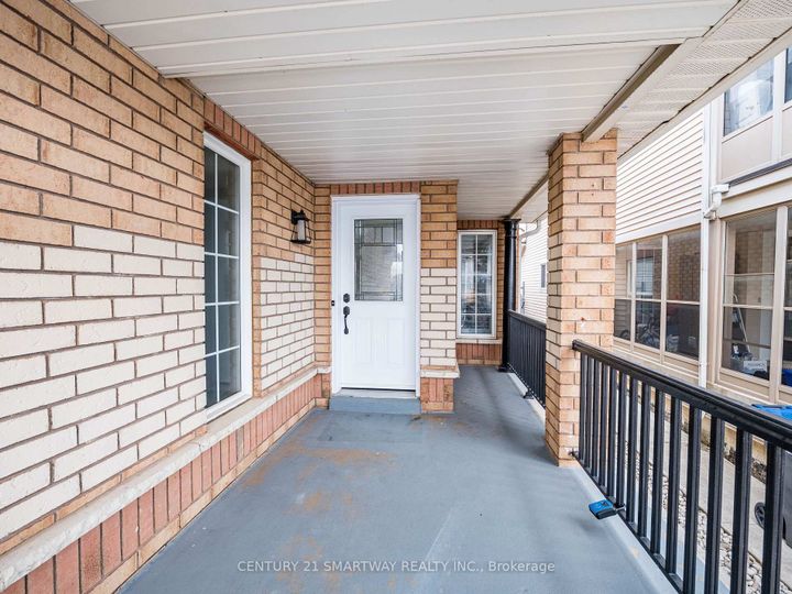Photo 3 at 124 Porchlight Road, Fletcher's Creek Village, Brampton