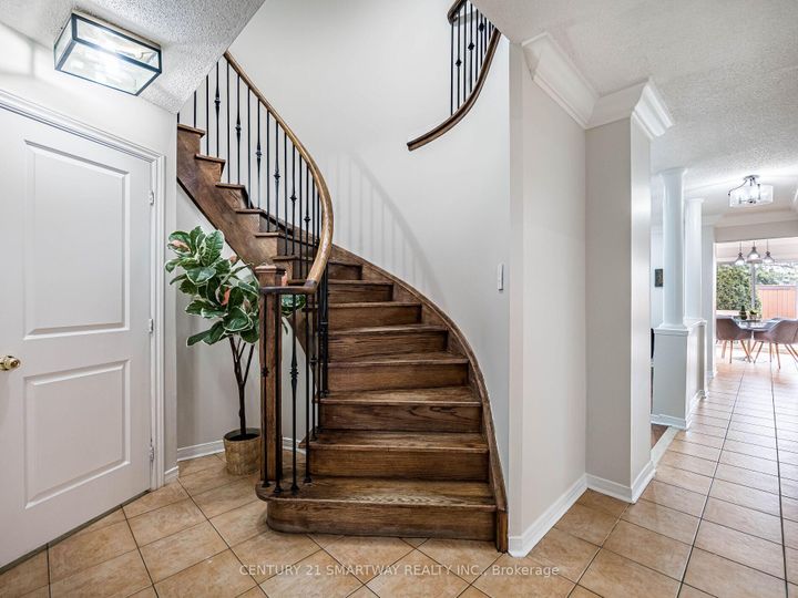 Photo 6 at 124 Porchlight Road, Fletcher's Creek Village, Brampton