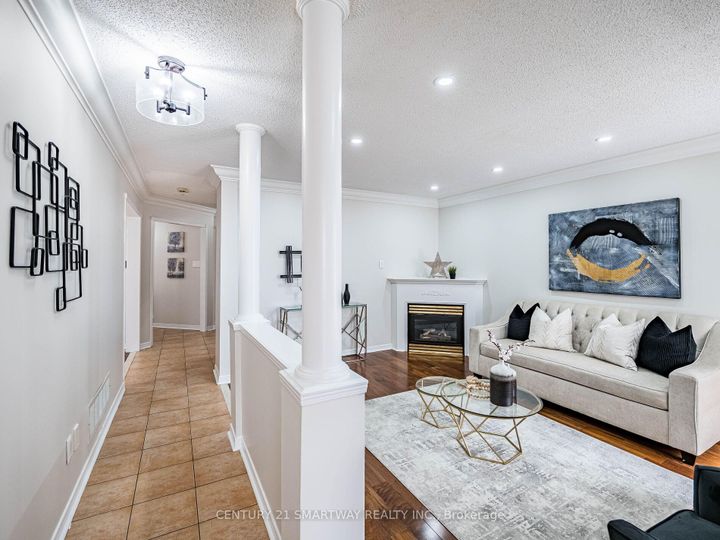 Photo 7 at 124 Porchlight Road, Fletcher's Creek Village, Brampton