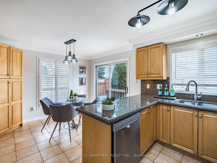 Photo 15 at 124 Porchlight Road, Fletcher's Creek Village, Brampton