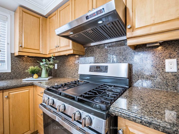 Photo 17 at 124 Porchlight Road, Fletcher's Creek Village, Brampton