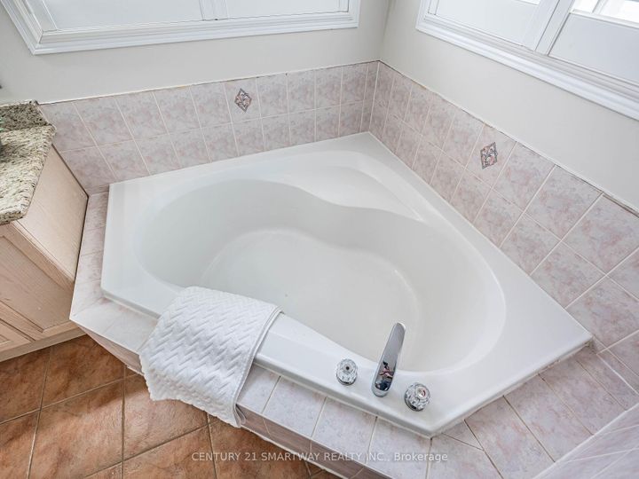 Photo 24 at 124 Porchlight Road, Fletcher's Creek Village, Brampton