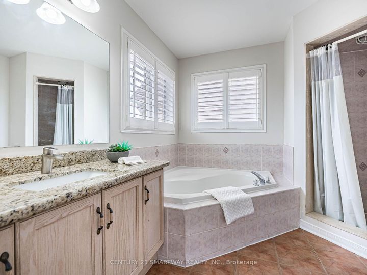 Photo 25 at 124 Porchlight Road, Fletcher's Creek Village, Brampton