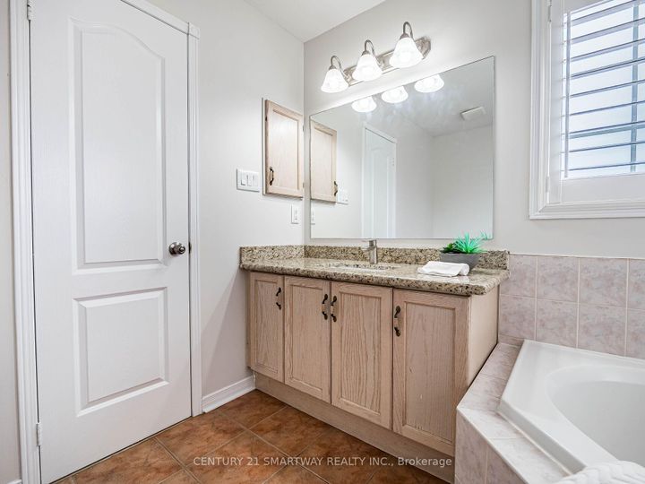 Photo 26 at 124 Porchlight Road, Fletcher's Creek Village, Brampton