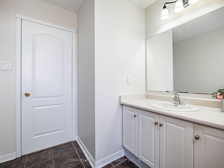 Photo 34 at 124 Porchlight Road, Fletcher's Creek Village, Brampton