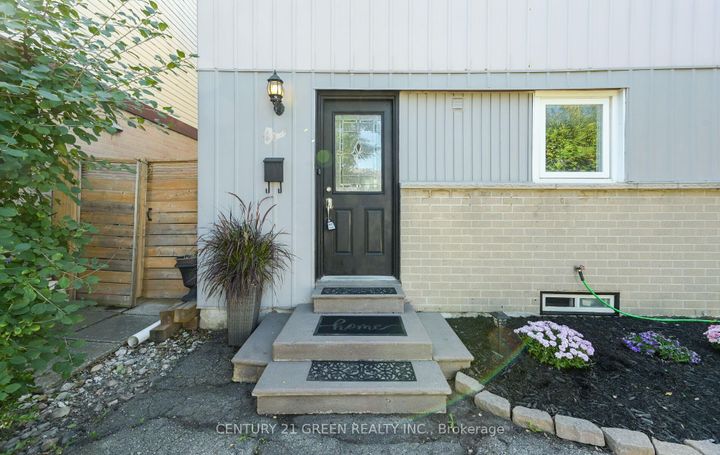 Photo 2 at 1 Greenarrow Court, Brampton North, Brampton