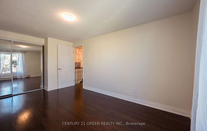Photo 17 at 1 Greenarrow Court, Brampton North, Brampton