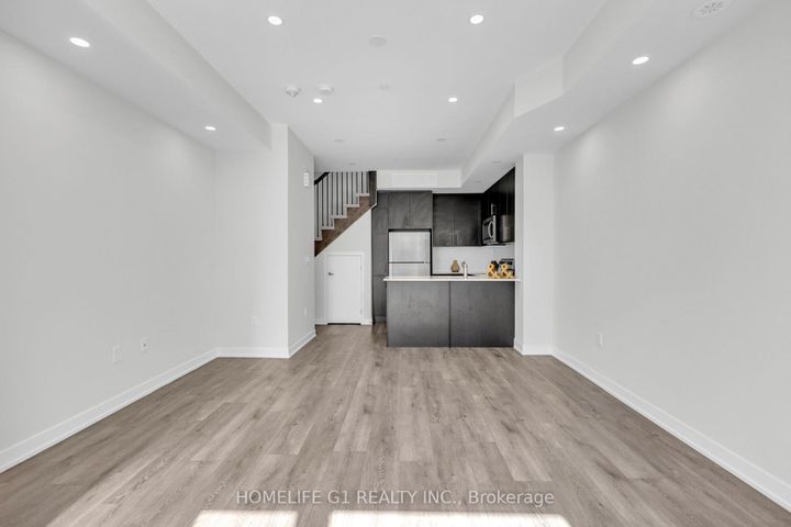 Photo 3 at 5 - 3429 Ridgeway Drive, Erin Mills, Mississauga