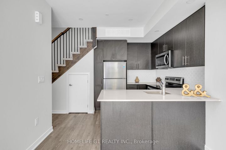 Photo 4 at 5 - 3429 Ridgeway Drive, Erin Mills, Mississauga