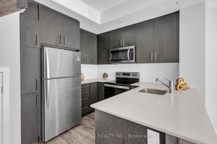 Photo 5 at 5 - 3429 Ridgeway Drive, Erin Mills, Mississauga