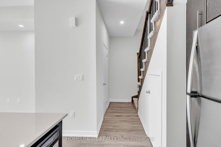 Photo 6 at 5 - 3429 Ridgeway Drive, Erin Mills, Mississauga