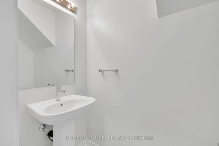 Photo 7 at 5 - 3429 Ridgeway Drive, Erin Mills, Mississauga