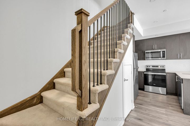 Photo 8 at 5 - 3429 Ridgeway Drive, Erin Mills, Mississauga