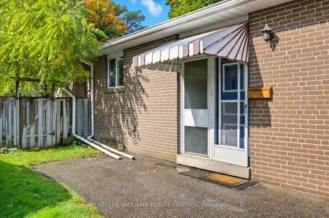 Photo 2 at 112 Eden Court, Leslie Valley, Newmarket