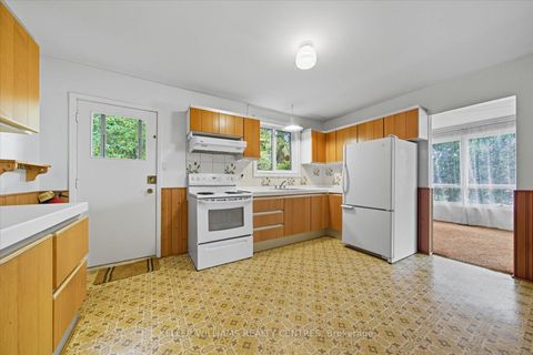 Photo 13 at 112 Eden Court, Leslie Valley, Newmarket