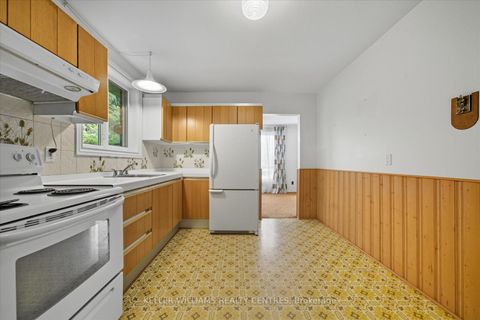 Photo 14 at 112 Eden Court, Leslie Valley, Newmarket