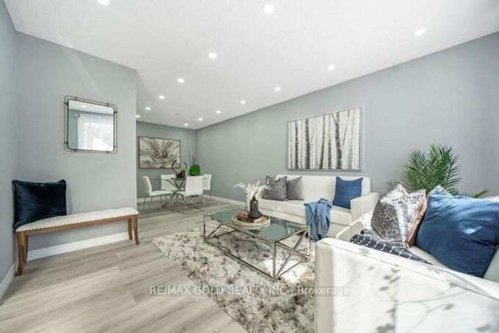 Photo 5 at 118 Archdekin Drive, Madoc, Brampton