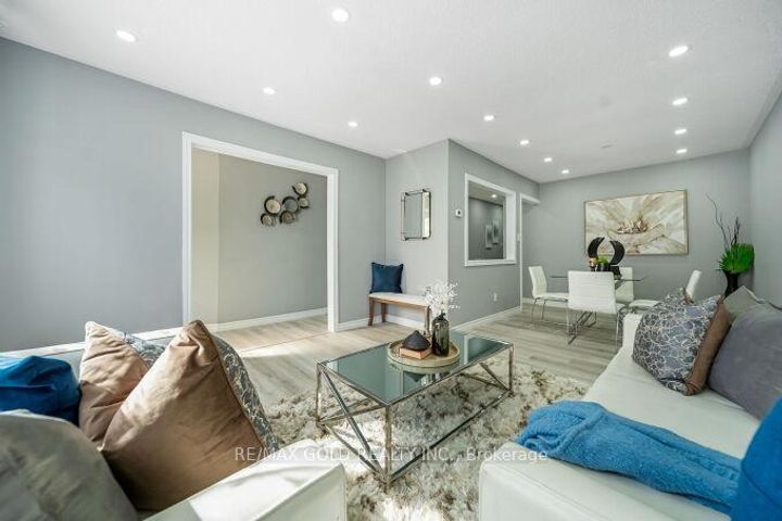 Photo 6 at 118 Archdekin Drive, Madoc, Brampton