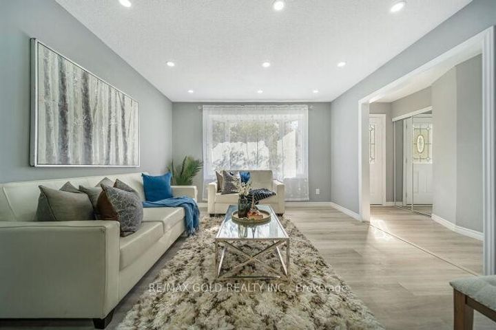 Photo 7 at 118 Archdekin Drive, Madoc, Brampton